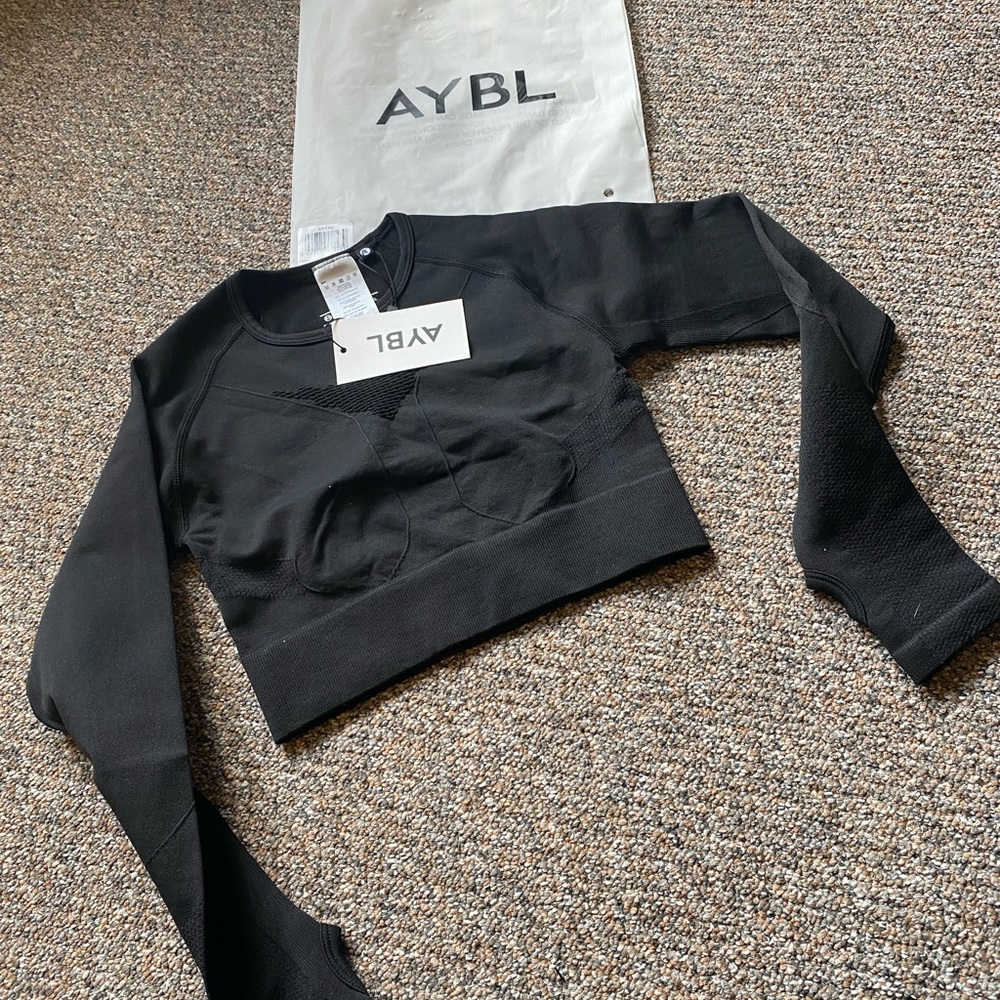 Aybl Motion Seamless Long Sleeve Crop Top- Jet Black- XS